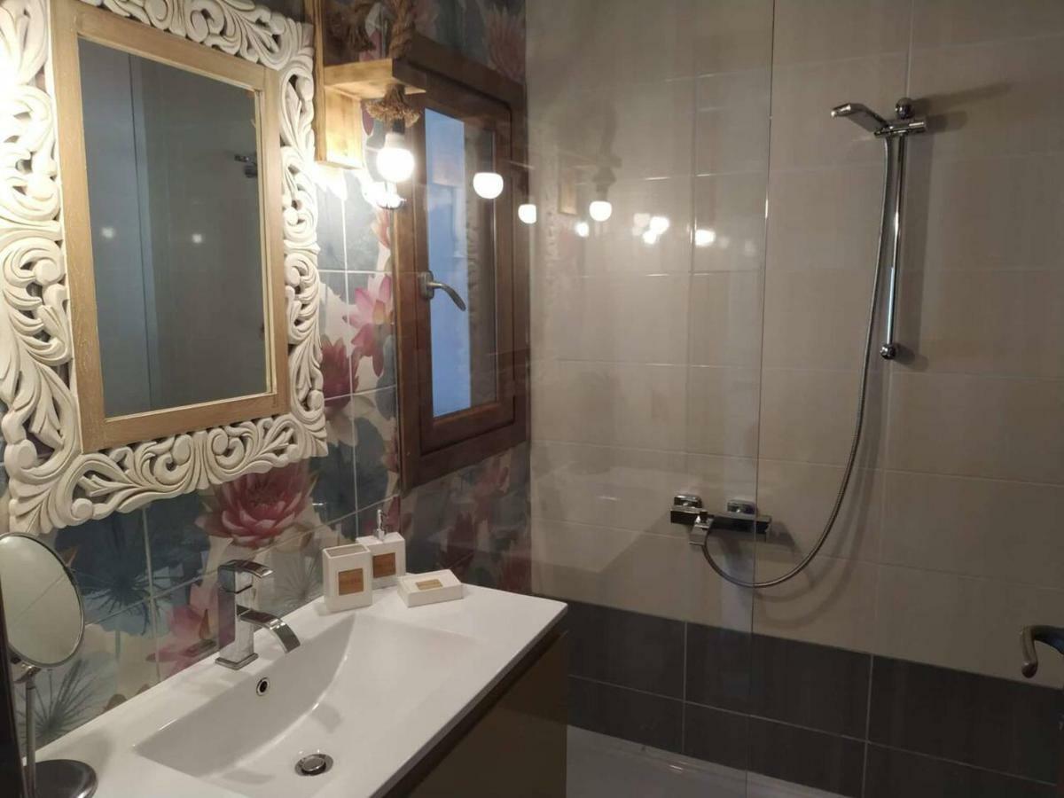 Loutraki Μοναδικής Θέσης Διαμέρισμα Στη Θάλασσα Eksteriør billede